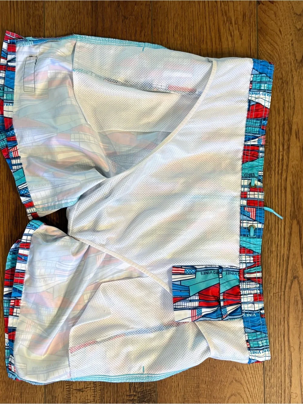 Vineyard Vines Sailboat USA Print Swim Trunks L